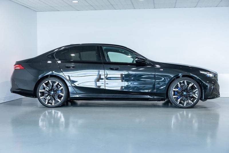 2026 BMW i5 M60 xDrive image 3