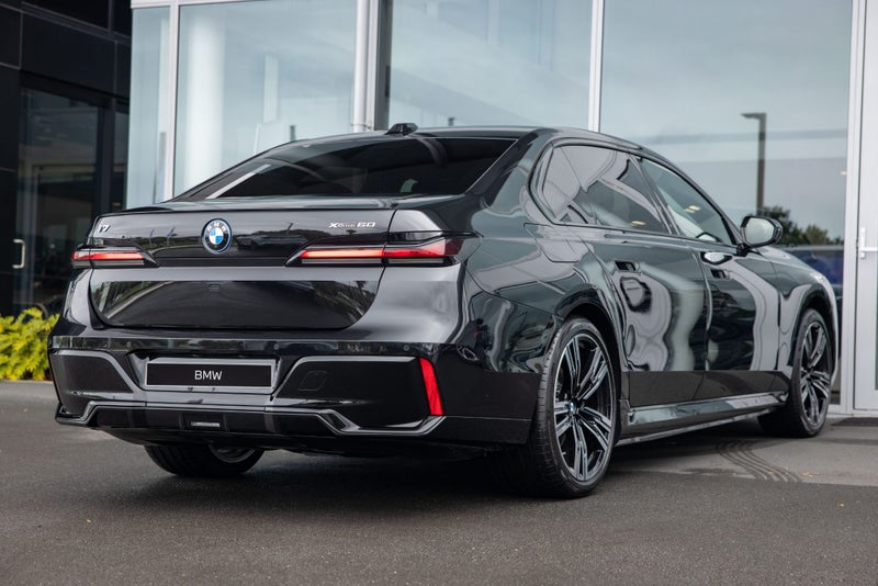 2026 BMW i7 xDrive60 image 3