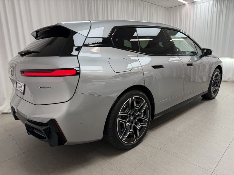 2026 BMW iX BMW iX xDrive45 image 3