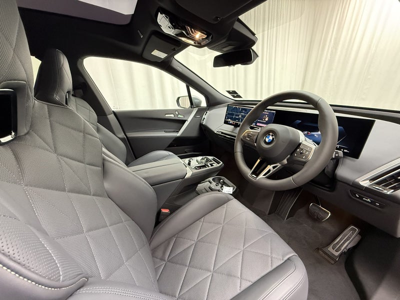 2026 BMW iX BMW iX xDrive45 image 4