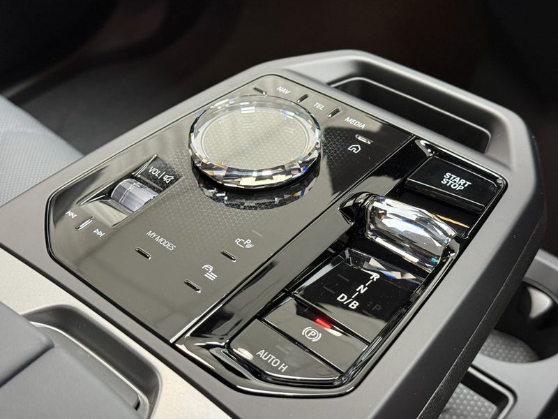 2026 BMW iX BMW iX xDrive45 image 5