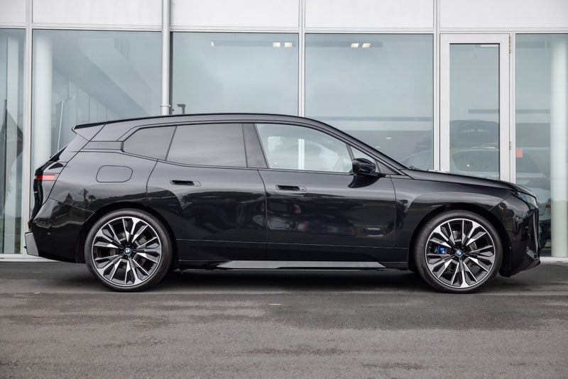 2026 BMW iX xDrive45 image 4
