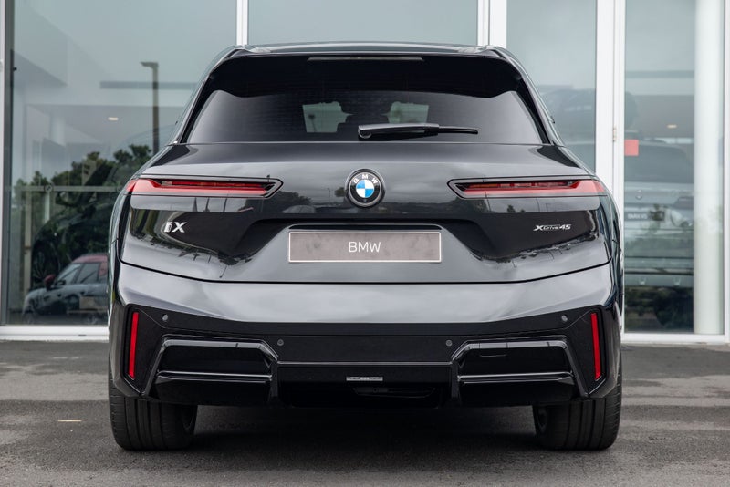 2026 BMW iX xDrive45 image 5