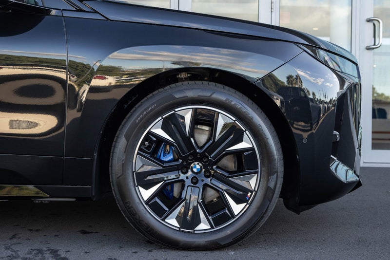 2026 BMW iX xDrive45 image 5