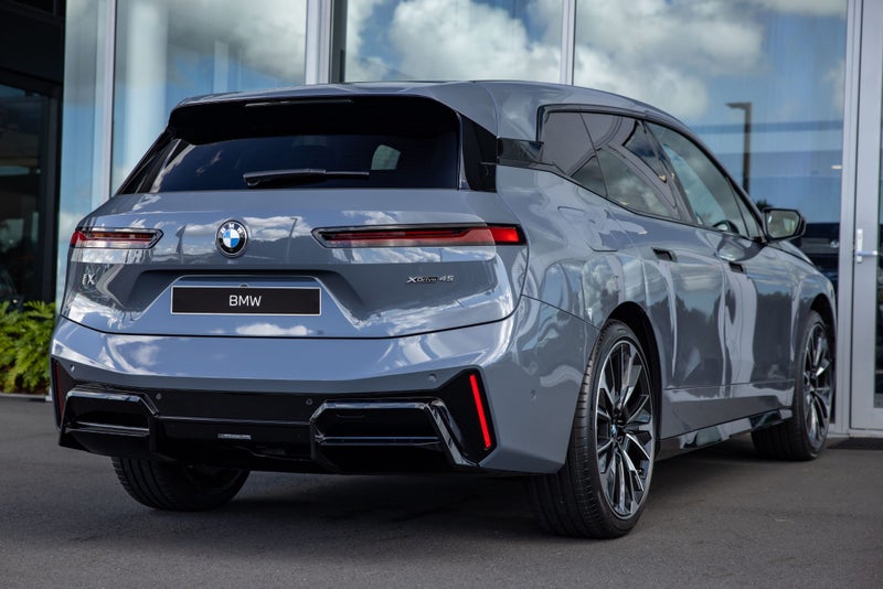 2026 BMW iX xDrive45 image 3