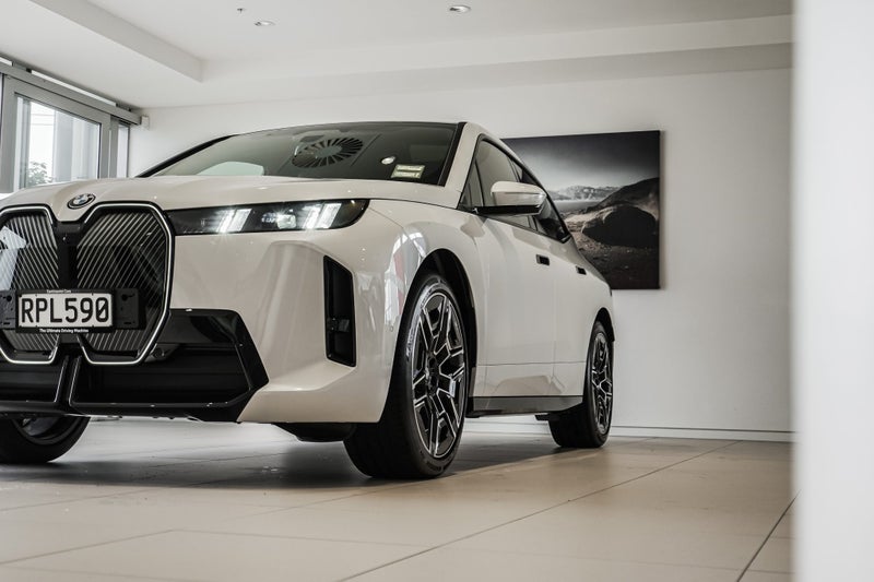 2026 BMW iX Xdrive45 image 5