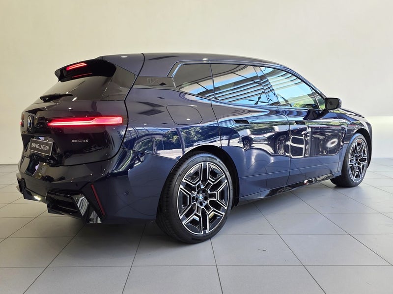 2026 BMW iX xDrive45 Executive Package image 5
