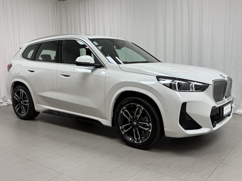 2026 BMW iX1 BMW iX1 xDrive30 image 2