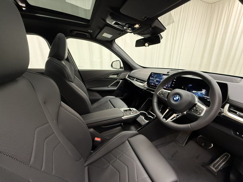 2026 BMW iX1 BMW iX1 xDrive30 image 4