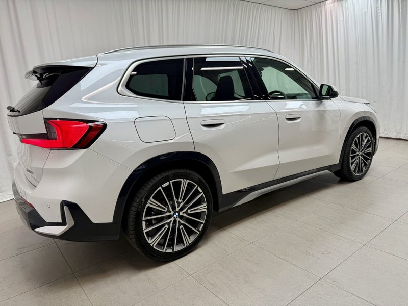 2026 BMW iX1 BMW iX1 xDrive30 with Innovations image 3
