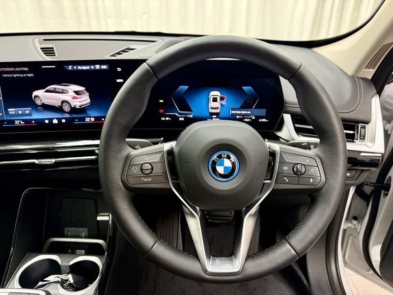 2026 BMW iX1 BMW iX1 xDrive30 with Innovations image 5
