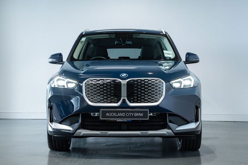 2026 BMW iX1 iX1 xDdrive30 image 3