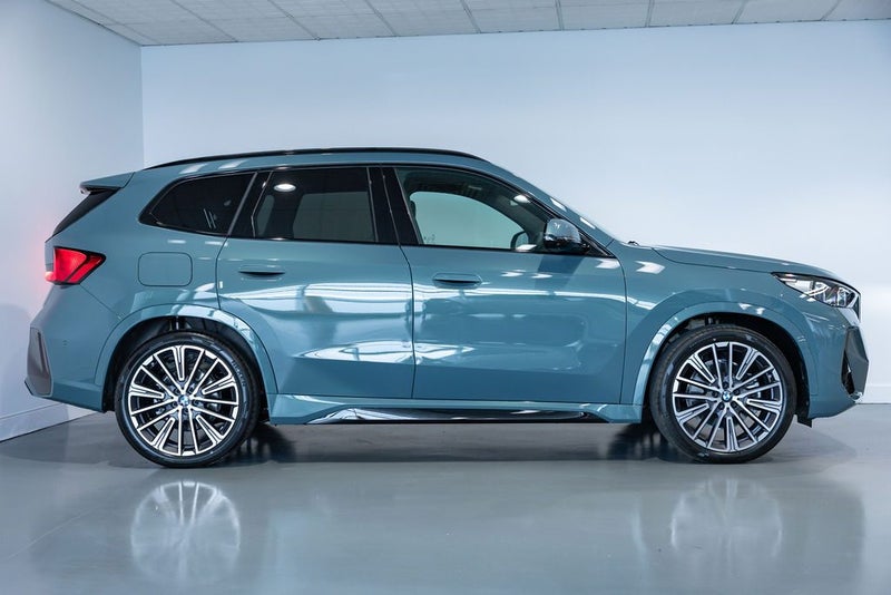 2026 BMW iX1 xDrive 30 image 4