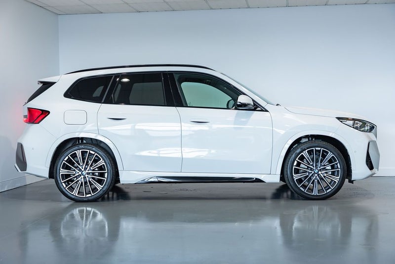 2026 BMW iX1 xDrive 30 image 4