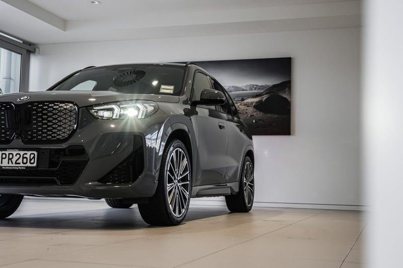 2026 BMW iX1 xDrive30 image 5