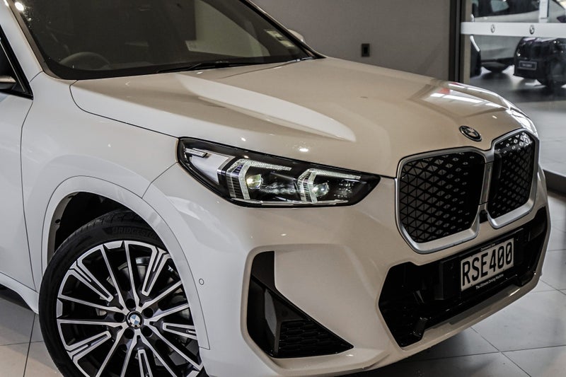 2026 BMW iX1 xDrive30 image 3