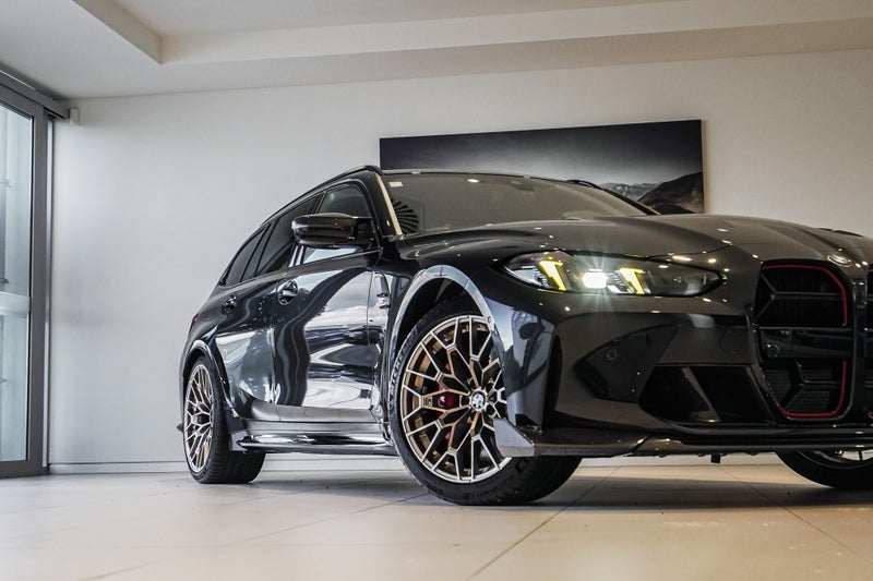 2026 BMW M3 CS Touring image 2