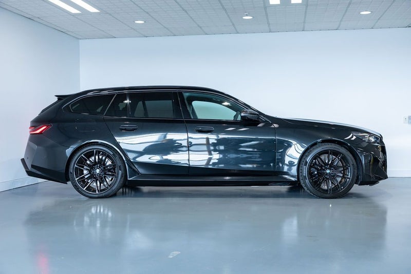 2026 BMW M5 Touring image 3