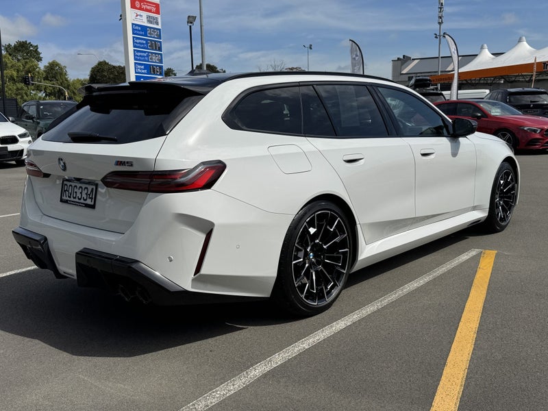 2026 BMW M5 Touring - luxurious, Brutally fast,... image 5