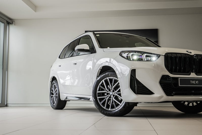 2026 BMW X1 sDrive18i image 2