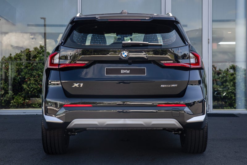 2026 BMW X1 sDrive18i image 3