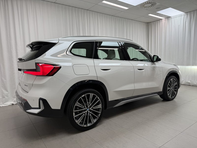2026 BMW X1 X1 sDrive18i + Innovations image 3