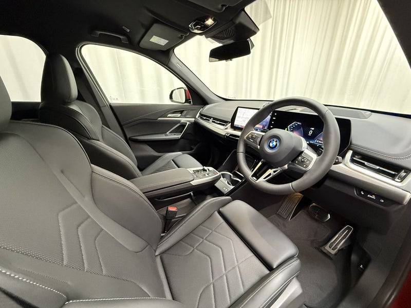 2026 BMW X1 X1 xDrive25e image 4