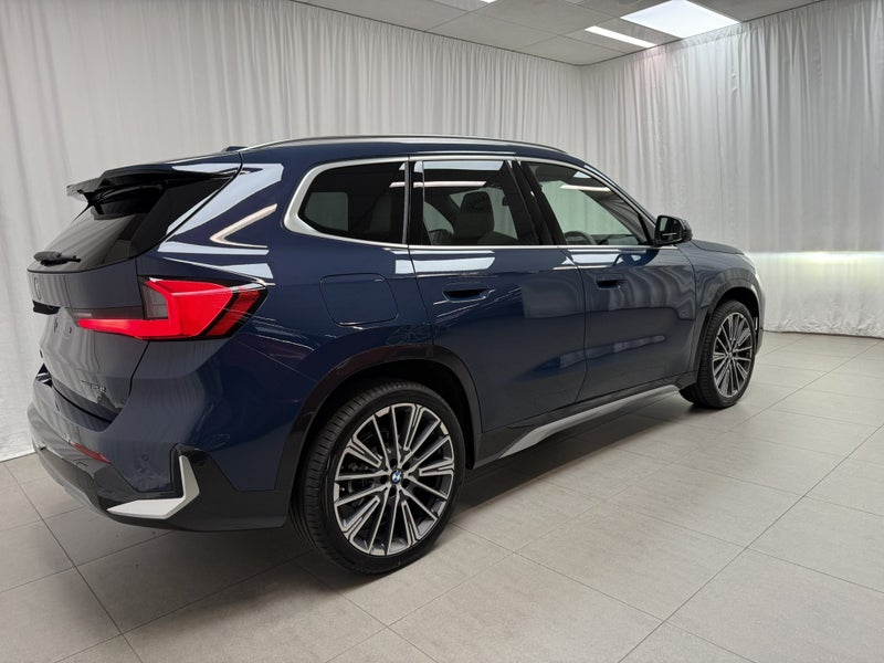 2026 BMW X1 X1 xDrive25e + Innovations Package image 3