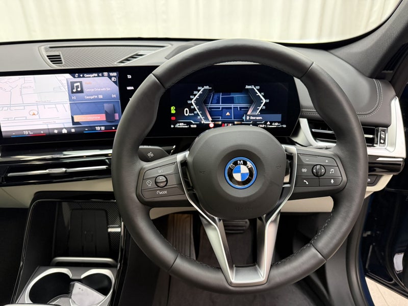 2026 BMW X1 X1 xDrive25e + Innovations Package image 5