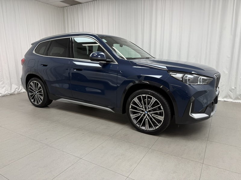 2026 BMW X1 X1 xDrive25e + Innovations Package image 2