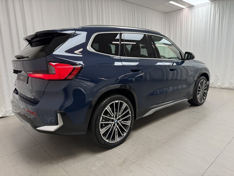 2026 BMW X1 X1 xDrive25e + Innovations Package image 3