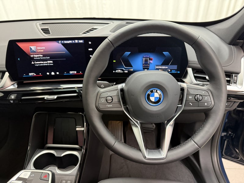 2026 BMW X1 X1 xDrive25e + Innovations Package image 5