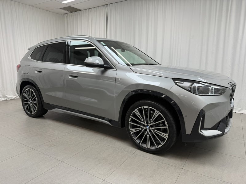 2026 BMW X1 X1 xDrive25e + Innovations Package image 2