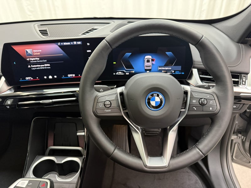 2026 BMW X1 X1 xDrive25e + Innovations Package image 5