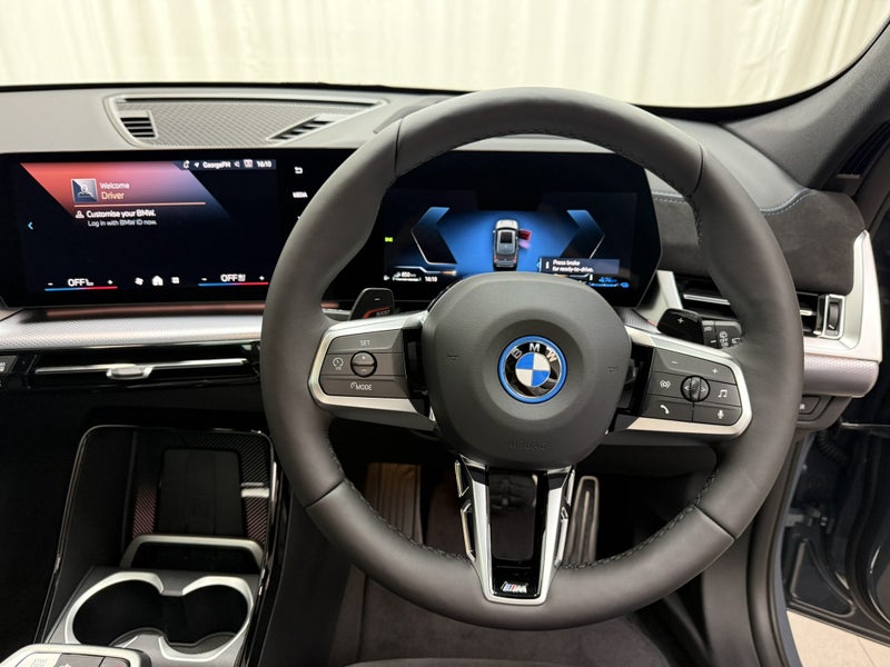 2026 BMW X1 X1 xDrive25e + Innovations Package image 5