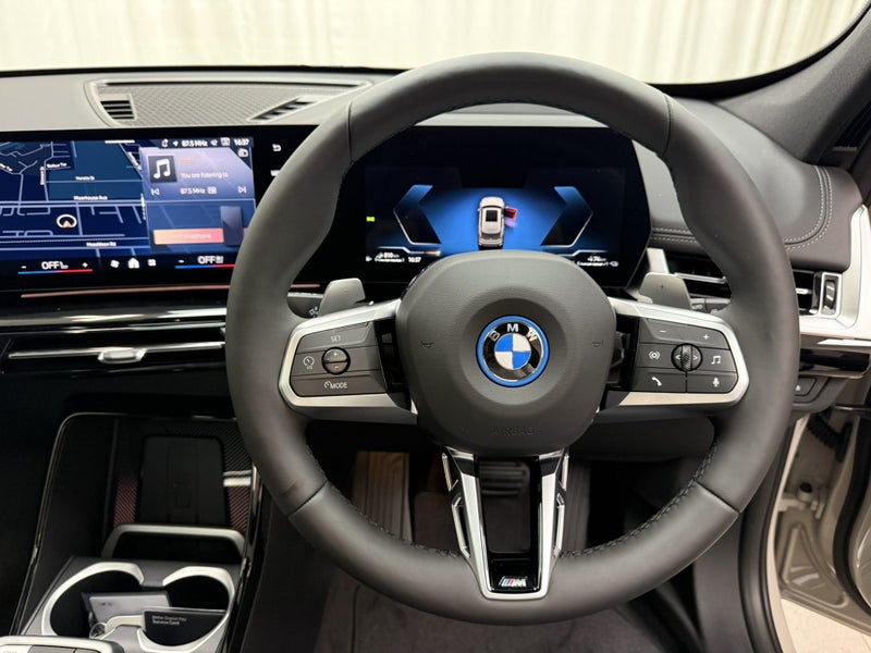 2026 BMW X1 X1 xDrive25e with Innovations Pack image 5