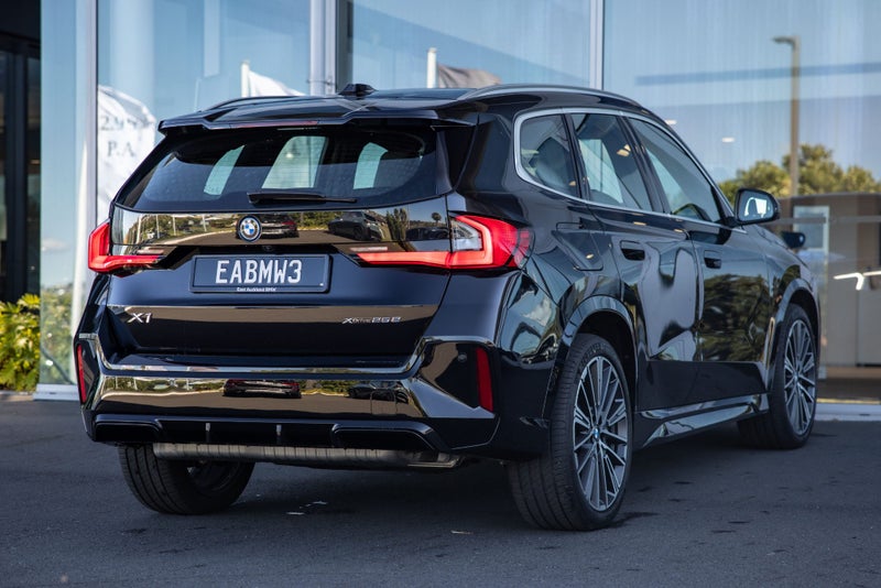 2026 BMW X1 xDrive25e image 3