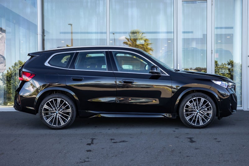 2026 BMW X1 xDrive25e image 4