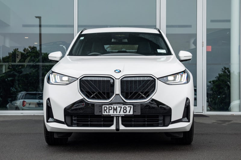 2026 BMW X3 20 xDrive image 2