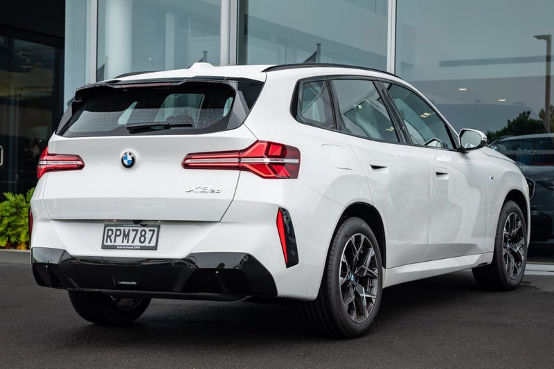 2026 BMW X3 20 xDrive image 3