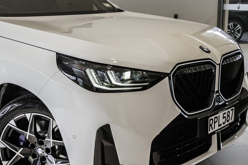 2026 BMW X3 20 xDrive image 3