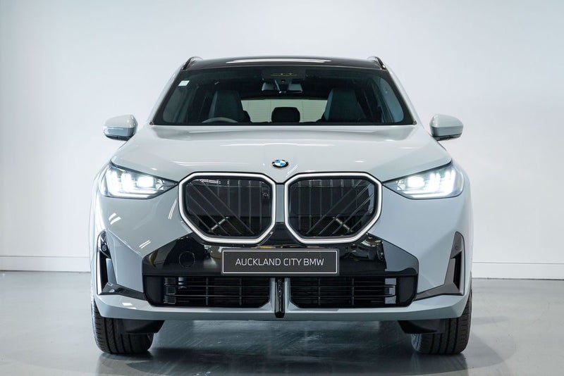 2026 BMW X3 20 xDrive image 3