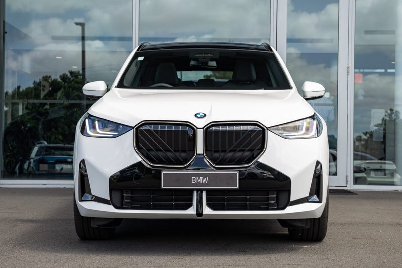 2026 BMW X3 20 xDrive image 2