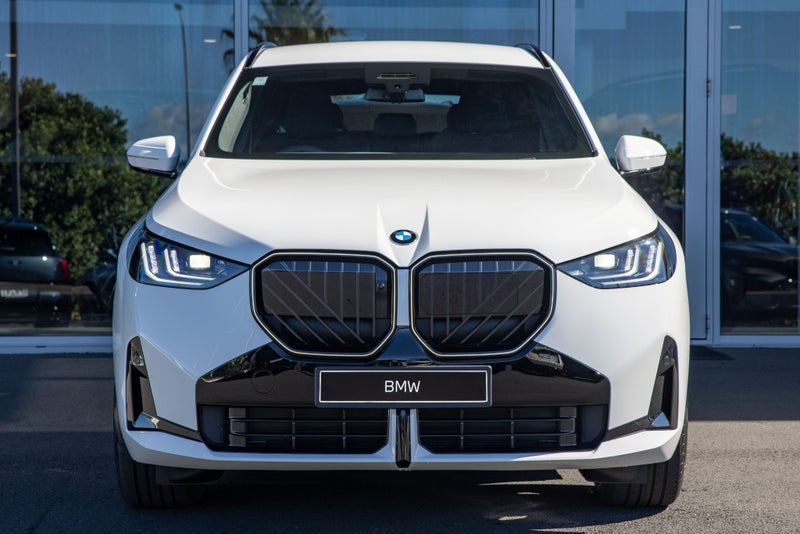 2026 BMW X3 20 xDrive image 2