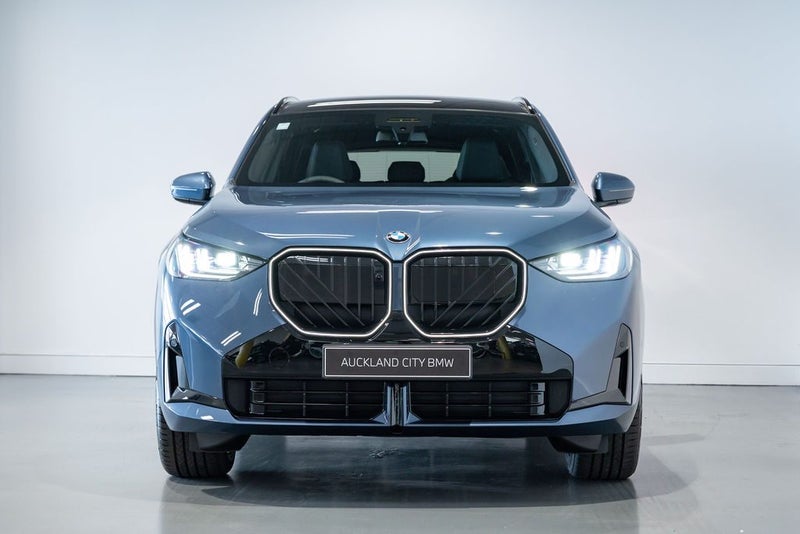 2026 BMW X3 20 xDrive image 2
