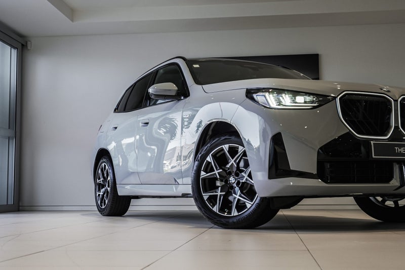 2026 BMW X3 20 xDrive image 2