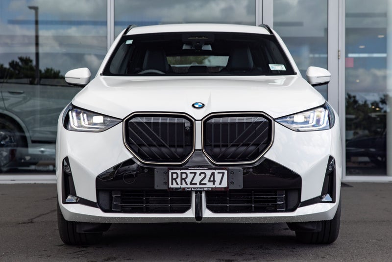 2026 BMW X3 20 xDrive image 2