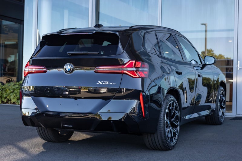 2026 BMW X3 30e Plug-in Hybrid image 3