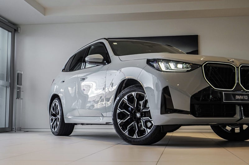 2026 BMW X3 30e xDrive image 2