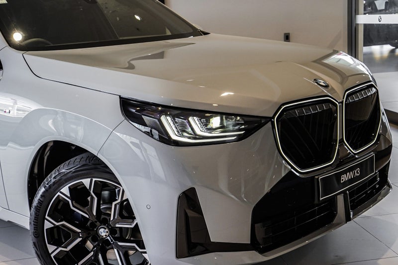 2026 BMW X3 30e xDrive image 3